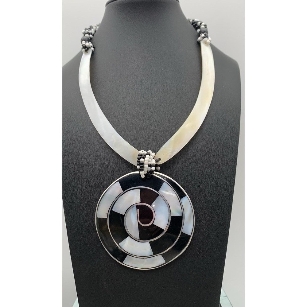 Handcrafted Mother Of Pearl Shell Mosaic Swirl Pendant Choker Necklace 16-18"